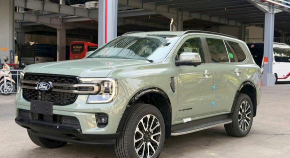 FORD EVEREST PLATINUM 2.0L 4x2 AT